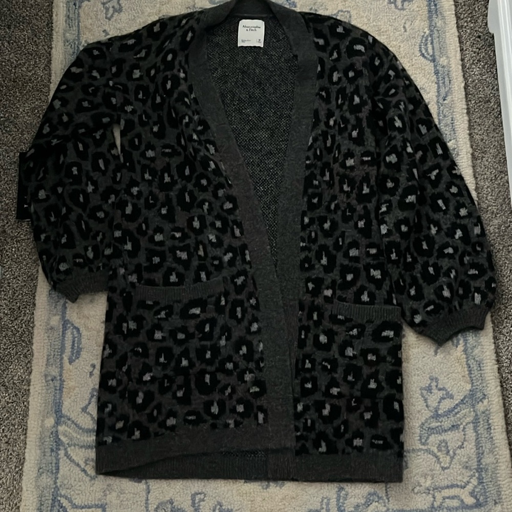 Abrecrombie & Fitch leopard sweater